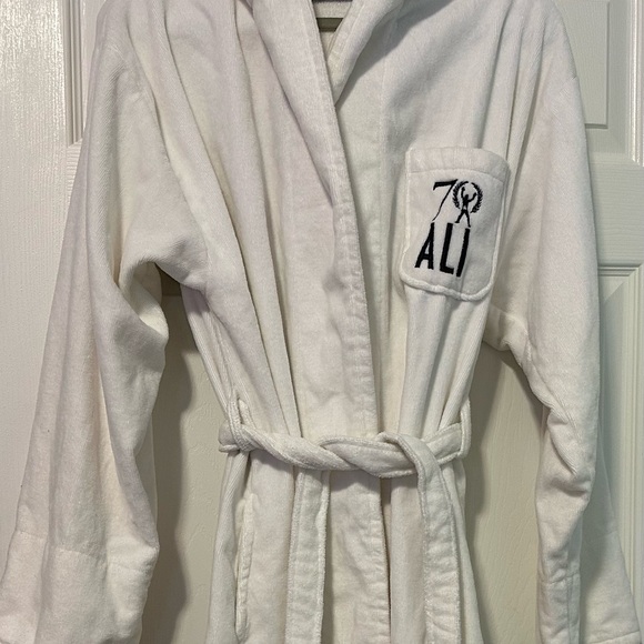 MUHAMMAD ALI’s 70th ANNIVERSARY TRIBUTE ROBE- WHITE HOODED ROBE UNISEX-L - Picture 6 of 6